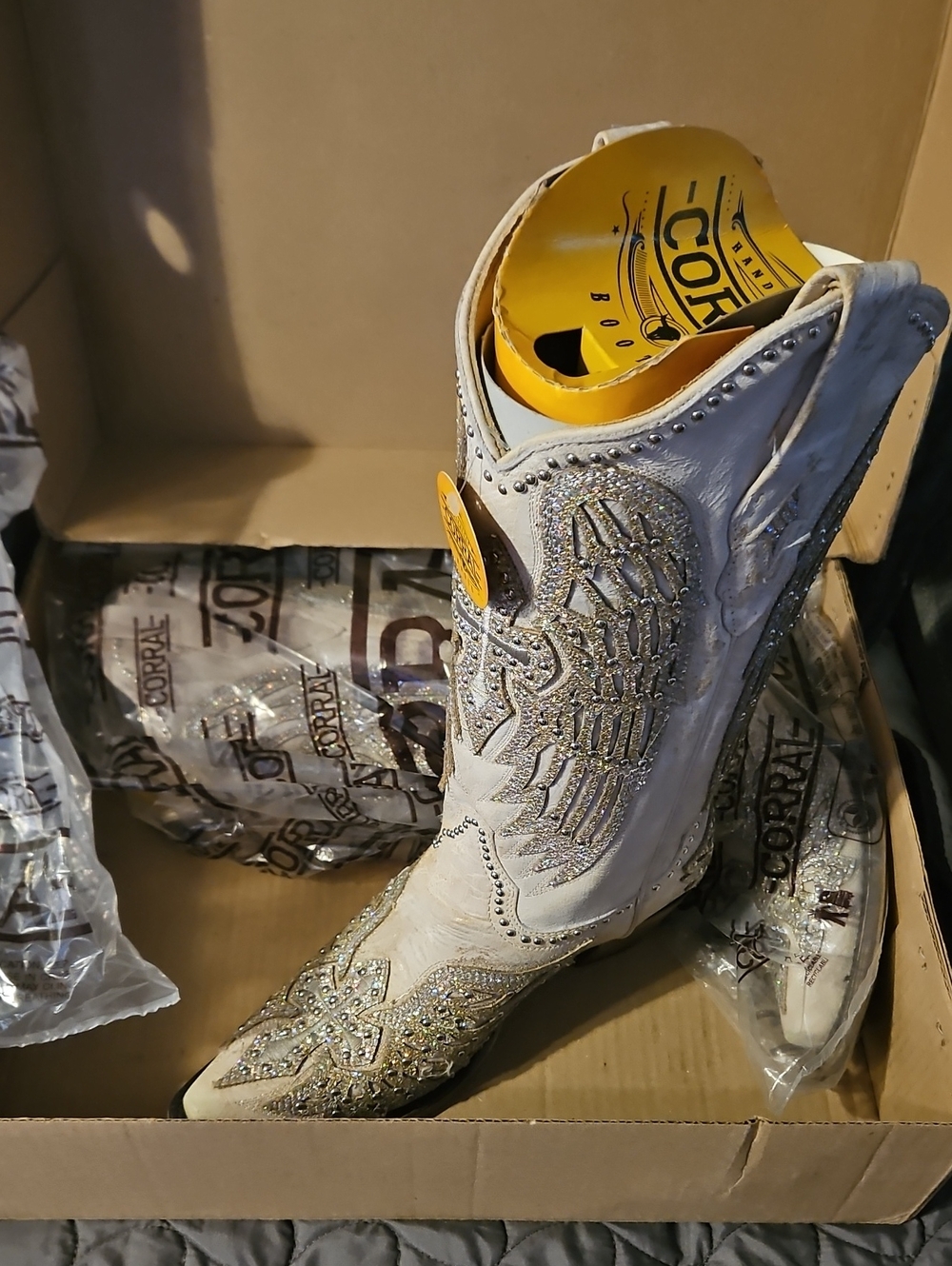 Corral Vintage White Wedding Rhinestone Wing-Embroidered Cowboy Boots Boxed